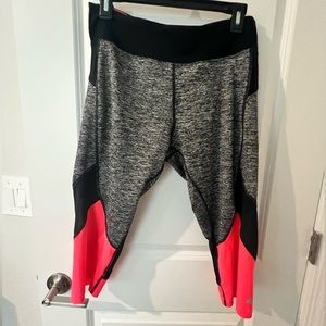 EUC MARIKA Colorblock Capri Length Fitness Leggings, Size Large
